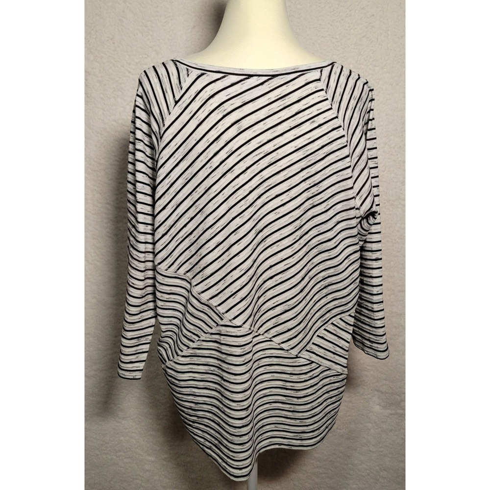 Weekend by Chico's Tunic Top Shirt Size 3 Black White 3/4 Sleeve Striped 0531